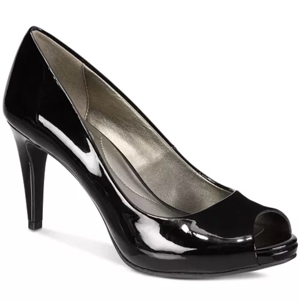 New Bandolino NIB Rainaa Women's Peep Toe
Platform pump SIZE 9.5